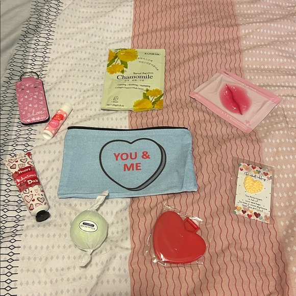 Valentine’s Beauty Bundles (Choose 1) 9 pieces - Picture 10 of 17